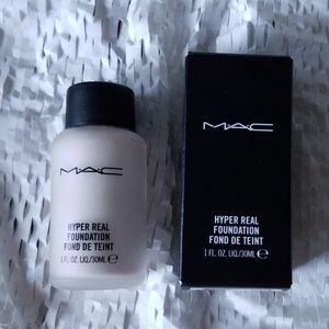 Mac Hyper Real Foundation